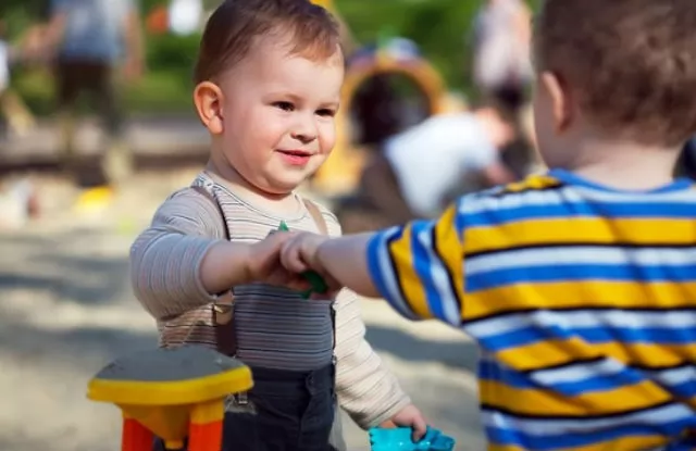 Як пояснити дитині що треба ділитися