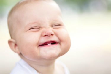 Прорізування зубів симптоми у дітей