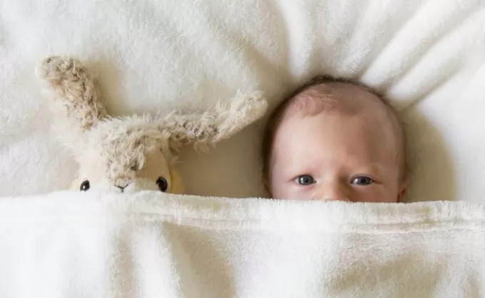 Коли дитина починає тримати голову самостійно – Big city mom