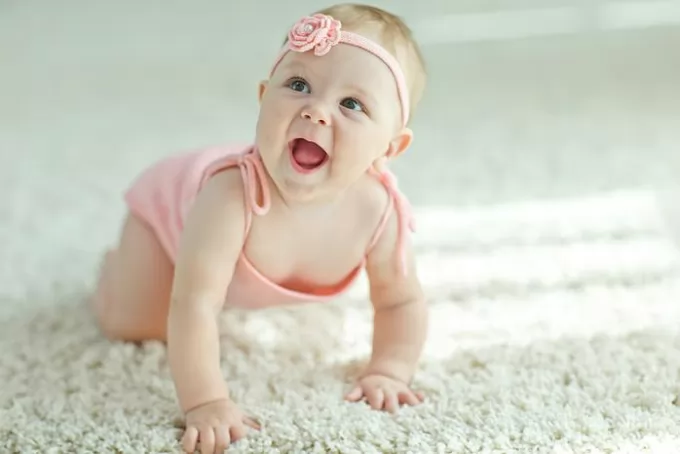 Коли дитина починає повзати – Big City Mom